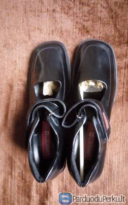 Nauji juodi bateliai