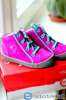 Nauji Superfit batukai mergaitei (24 dydis)