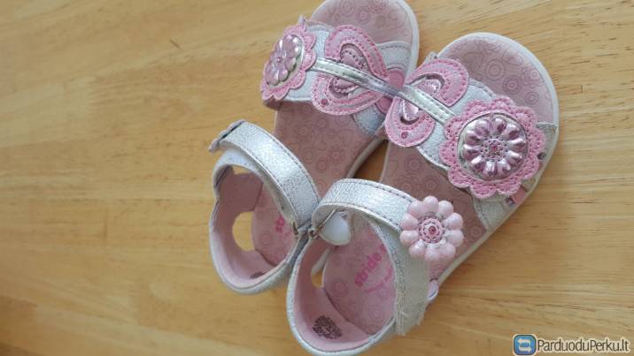 Naujos basutes StrideRite 24 d