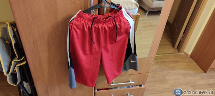 Nike sportiniai šortai S/M dydžio