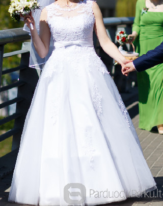 Neriniuota vestuvinė suknelė didesnei krūtinei