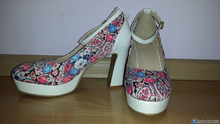 Nuotaikingi aukštakulniai bateliai