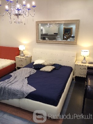 Odinė lova su patalų dėže