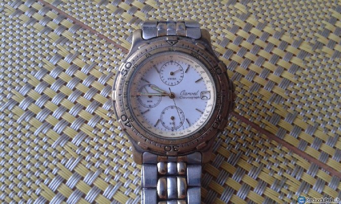 paauksuotas laikrodis