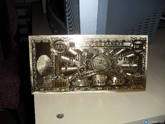 paauksuoti nauji banknotai aukštos kokybės