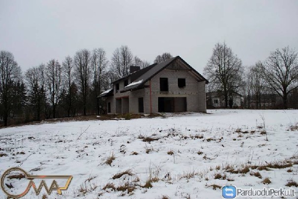 Parduodama pusė nebaigto statyti  namo D Riešėje