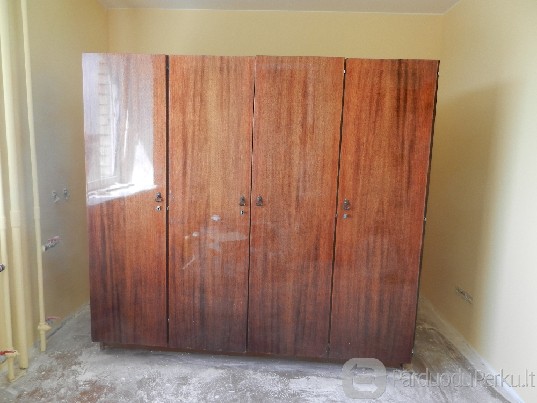 Parduodama 4  ių durų rūbų spinta