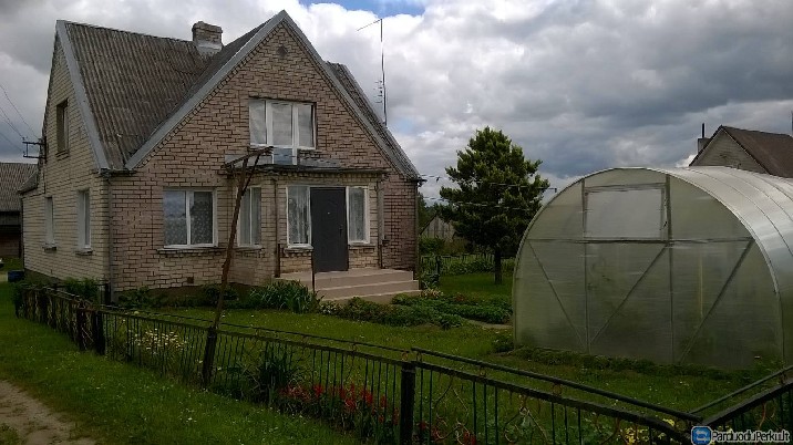 Parduodama Sodyba su 4ha žemės