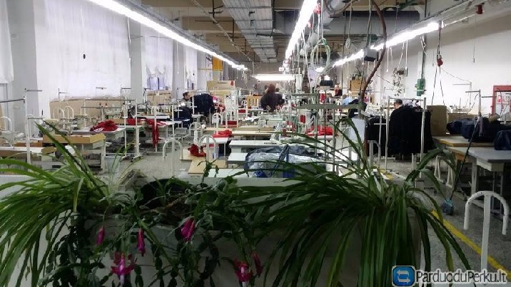 Parduodama veikianti stambi siuvimo įmonė