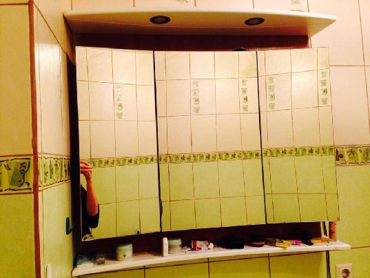 Parduodama vonios spintelė su kriaukle