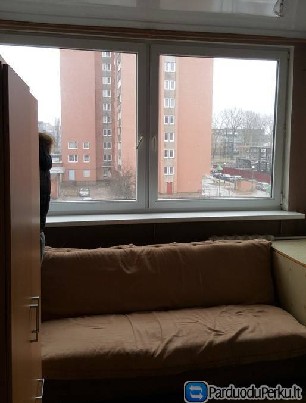 Parduodamas 1 kambarys bendrabučio bloke.