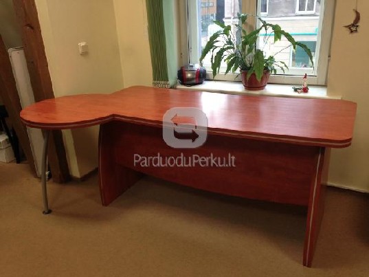 Parduodamas biuro stalas