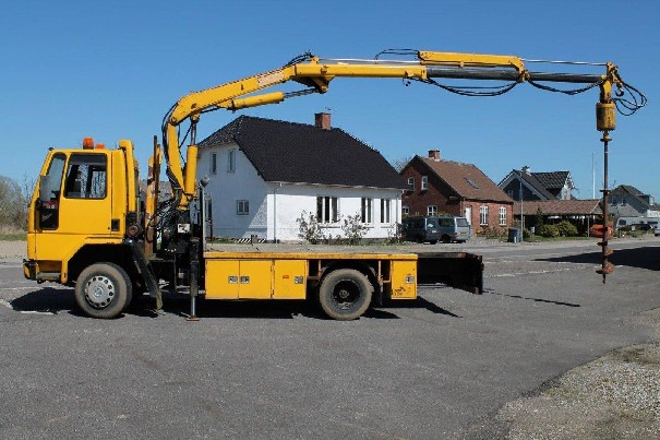 Parduodamas Ford Cargo su kranu ir hidrauliniu grąžtu