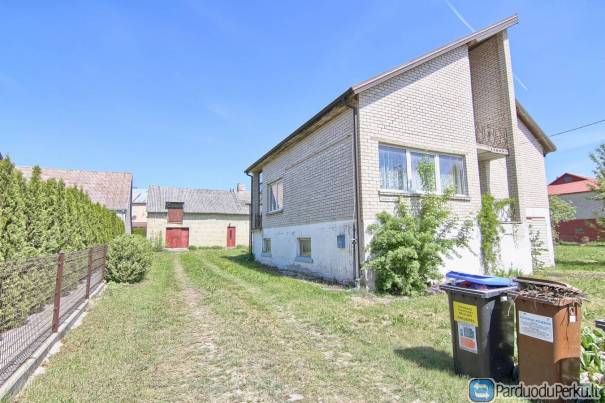 Parduodamas gyvenamasis namas su dideliu sklypu