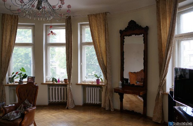 Parduodamas išskirtinis, netradicinio išplanavimo,