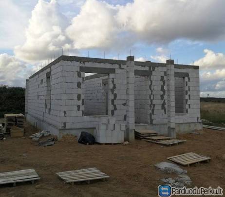 Parduodamas namas Jakuose nebaigtas statyti