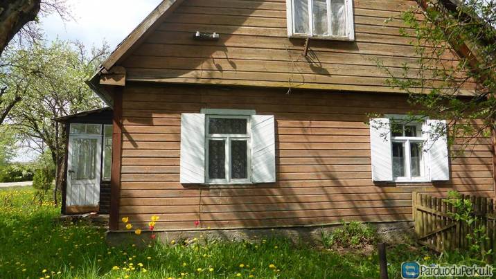 Sumazinta kaina . Parduodama sodyba su 40 a zeme,  Troskunuose