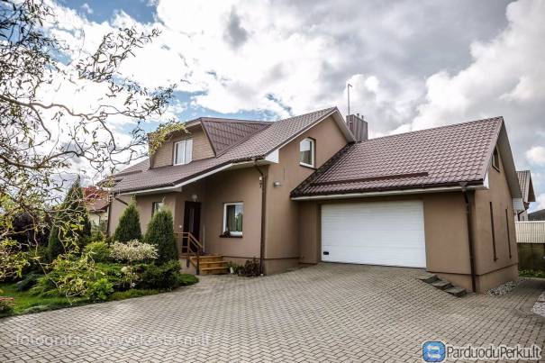 Parduodamas puikiai įrengtas jaukus gyvenamasis namas Jakuose 13a, 180 kv.m.  149 000€-derinama