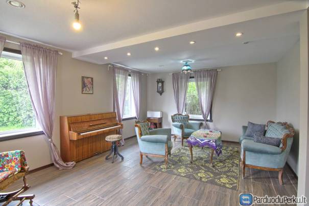 Parduodamas šiuolaikiškai įrengtas skandinaviško stiliaus rąstinis namas