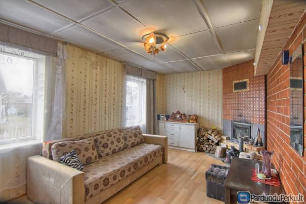 Parduodamas tvarkingas mūrinis sodo namelis