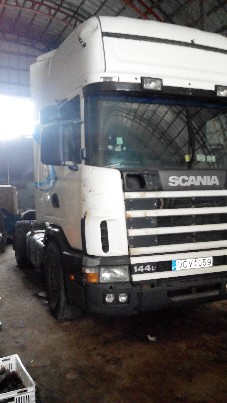 Parduodamas vilkikas SCANIA 460, 2 miegamosios vietos 2000m