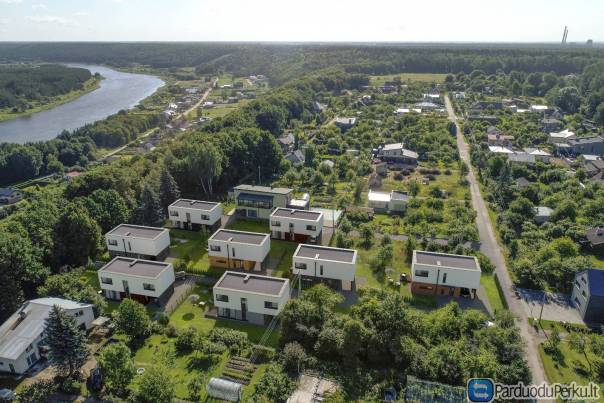 Parduodami pradedėti statyti namai
