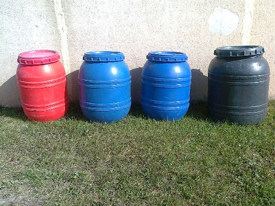 Parduodamos maistinės plastikinės statinės