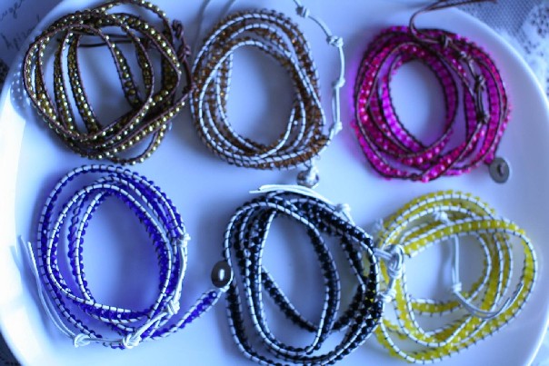 Parduodamos rankų darbo apyrankės