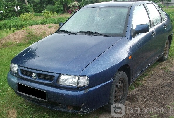 Parduodu 1997 m. automobilį Seat Cordoba, visą arba dalimis