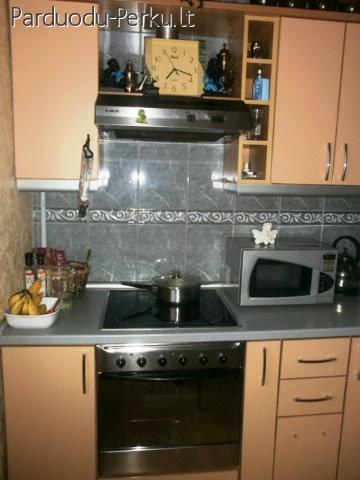 Parduodu 2 kambariu su holu buta