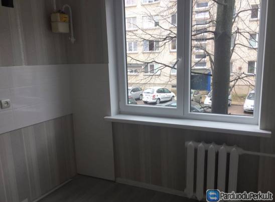 Parduodu 2 kambariu  suremontuota buta Silutes pl.