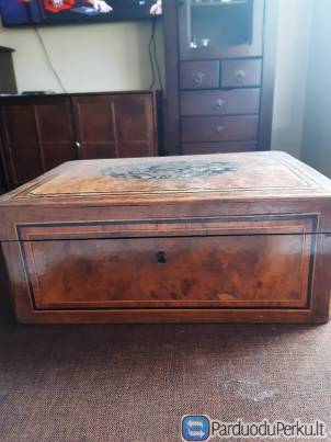parduodu antikvarinę  dėžutę