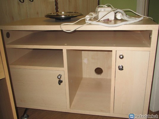 Parduodu beveik naują spintelę su rakčiukais