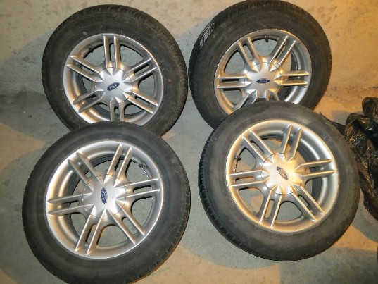 parduodu Ford Mondeo ratlankius su padangomis