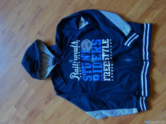 Parduodu geros kokybės dėvėtą sportinį bliuzoną berniukui!