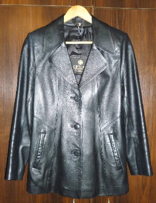 parduodu juoda odinį švarką