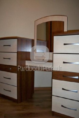 Parduodu komodą su veidrodžiu