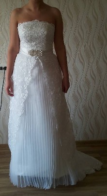 Parduodu naują elegantišką vestuvinę suknelę