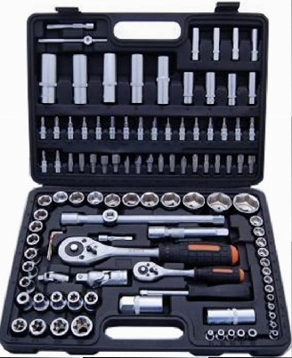 Parduodamas naujas galvučių ir raktų komplektas