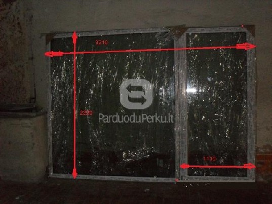 Parduodu plastikinius langus(vitrina ir durys)