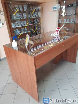 Parduodu prekybines stiklines vitrinas
