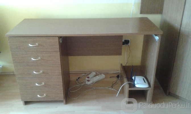 parduodu rašomąjį stalą