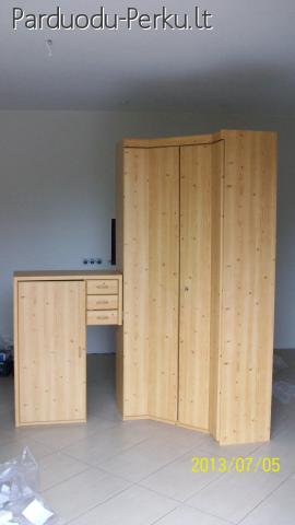 parduodu spintą ir spintelę