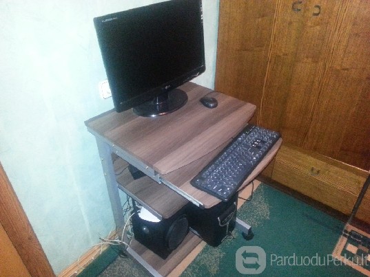 Parduodu stalą kompiuteriui. Ruda spalva. 100 lt.