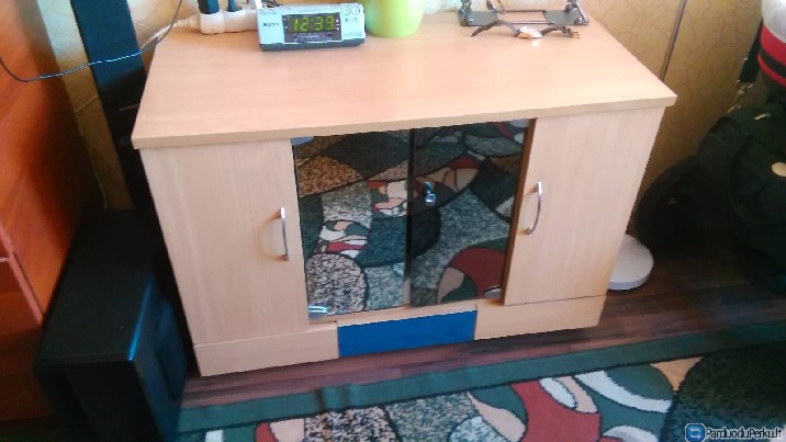 Parduodu televizoriaus spintele