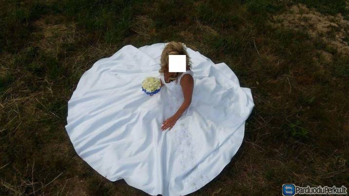 Parduodu vestuvine suknele