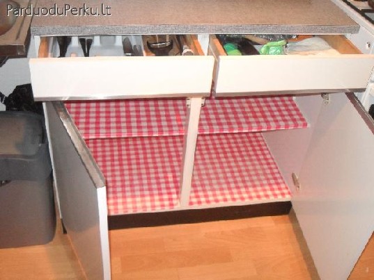 Parduodu virtuvės spintelių komplektą