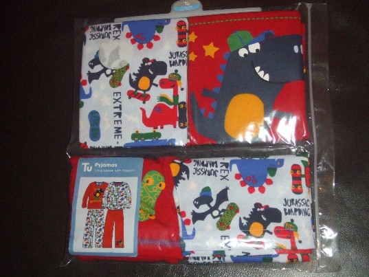 Pizamos vaikams is Anglijos mergaitems ir berniukams