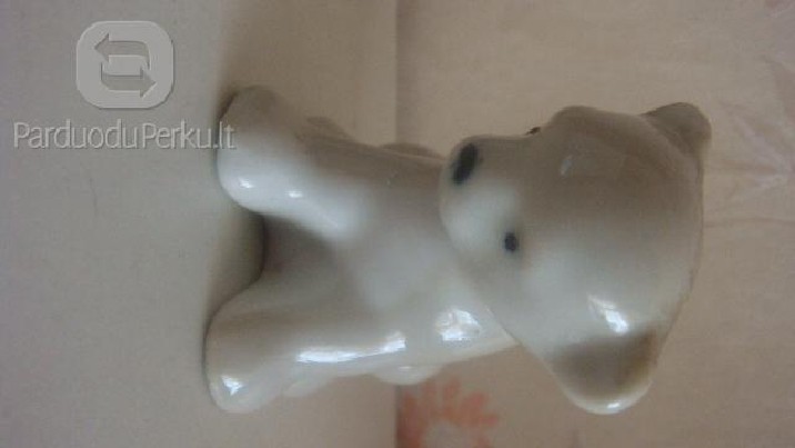 Porcelianinė skulpturėlė.