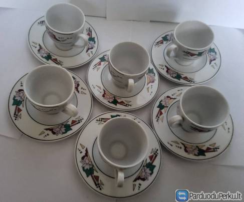 Porcelianiniai kavos puodeliai su lėkštutėmis